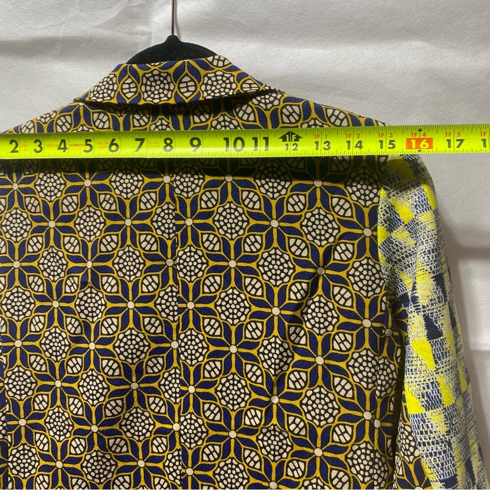 Geometric Patterned Women's Jacket - Picture 8 of 9